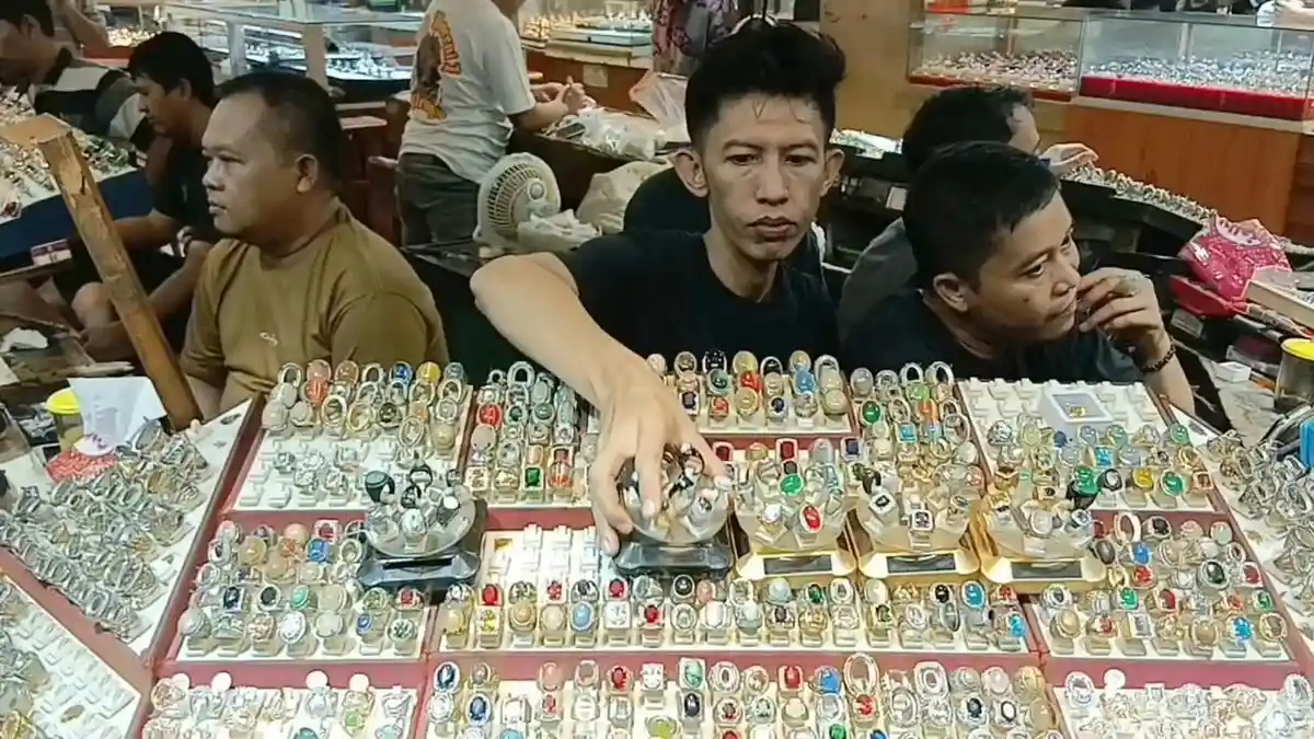 Batu Akik di Pasar Rawa Bening Mulai Diminati Gen Z