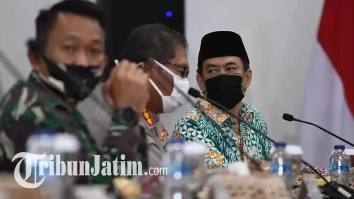 Risma, Cak Nur dan Sekda Gresik Bahas PSBB Bareng Khofifah, Rapat Koordinasi Dilakukan Tertutup
