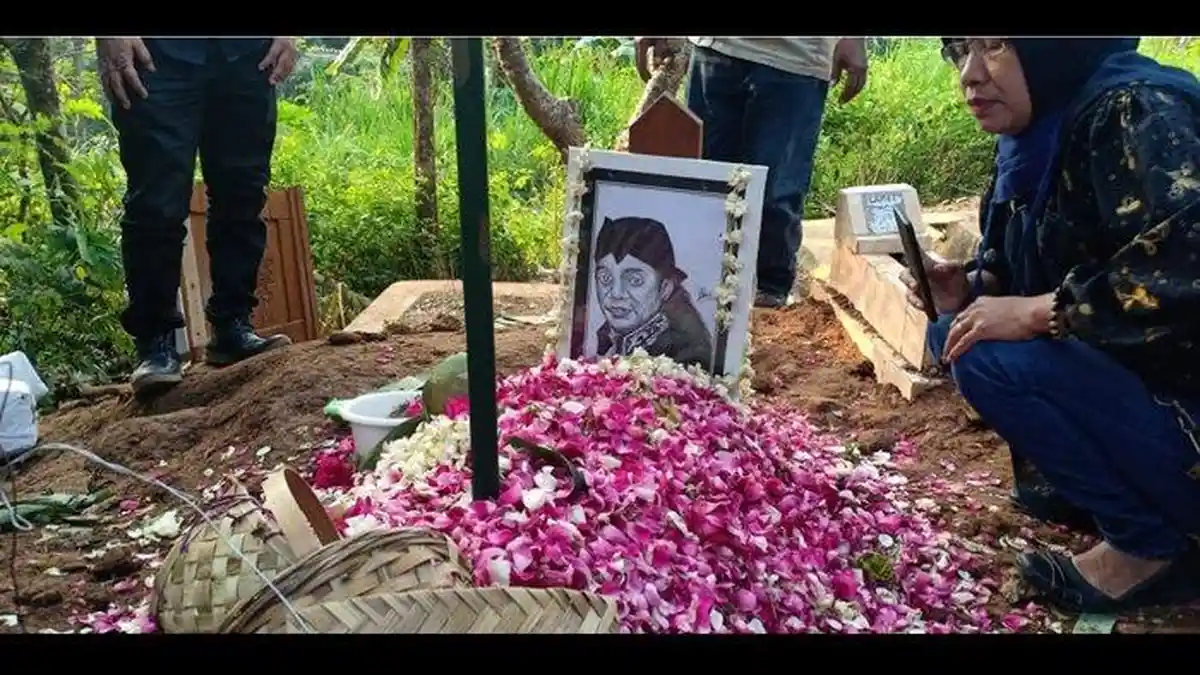 Didi Kempot Dimakamkan di Ngawi, Bersebelahan Dengan Makam Mendiang Sang Anak