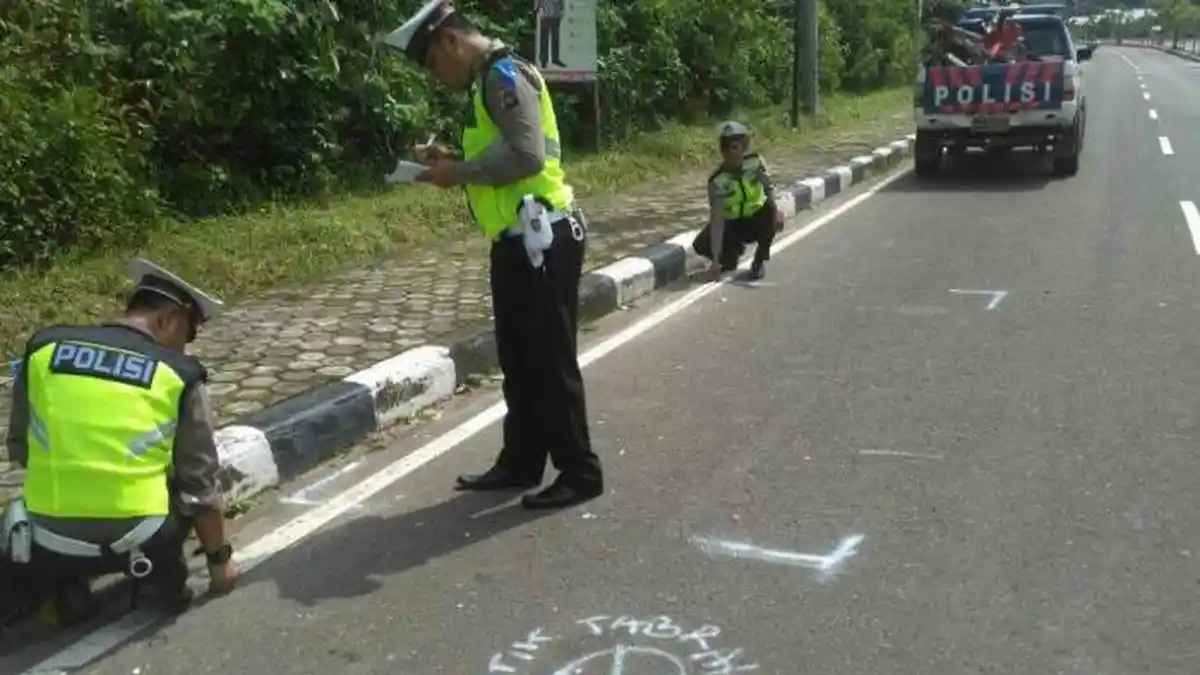 Tabrak Dump Truck Parkir di Simpang Badau, Dedi Tewas Dalam Perawatan Rumah Sakit