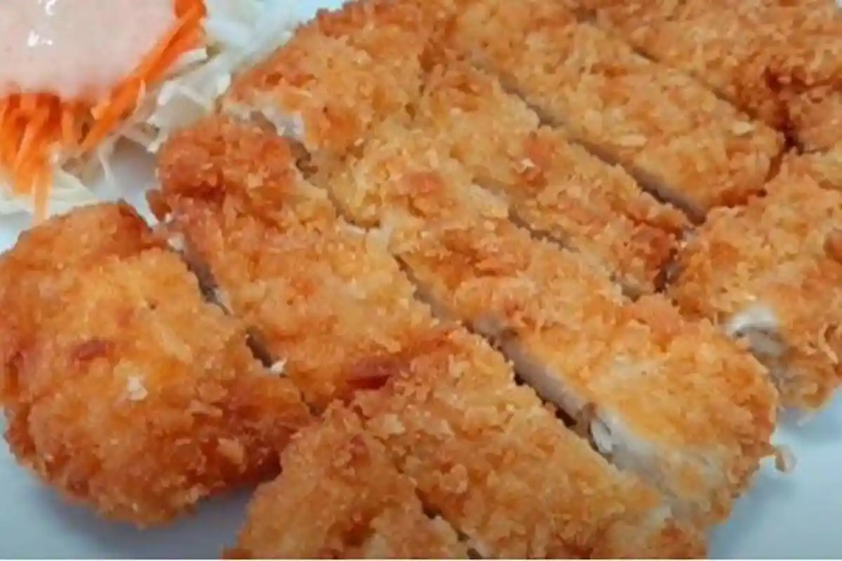 Resep Makanan, Chicken Katsu Lebih Enak Disajikan dengan Sayuran dan Mayones Goreng Diapi Sedang