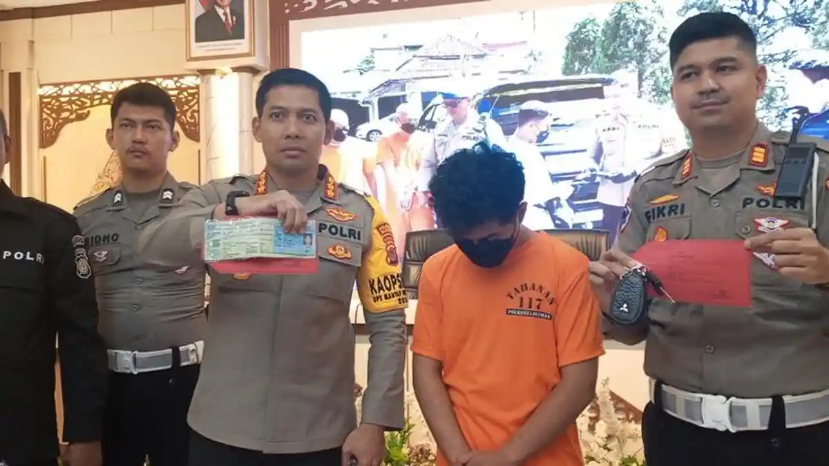 Mahasiswa di Yogyakarta Mesum Sambil Nyetir, Tabrak Warga Hingga Tewas