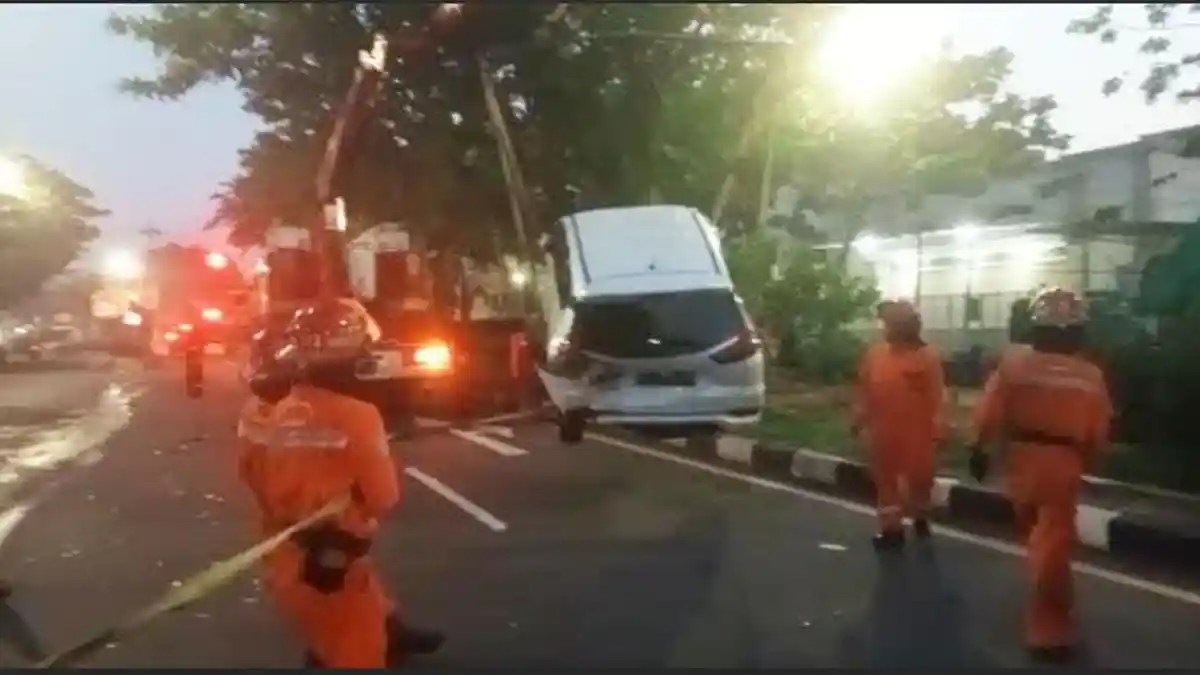 Kronologi Kecelakaan Dua Mobil di Jalan Arjuno Kota Surabaya, Sopir Diduga Mengantuk