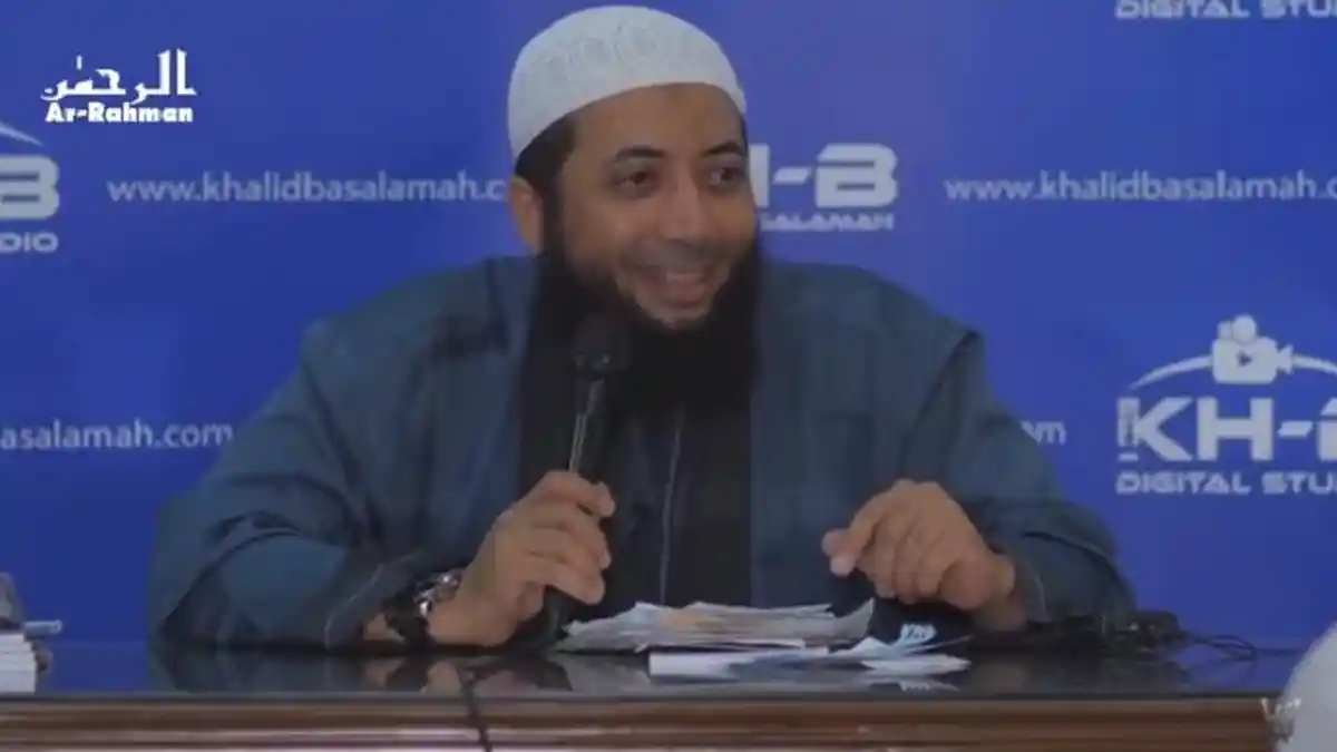 Nasihat Ustaz Khalid Basalamah dan Buya Yahya Soal Mimpi Selingkuh Berhubungan Intim