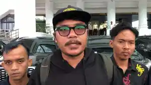 Calvin-perwakilan-masyarakat-sipil-Sumbar-memaparkan-dampak-fsf.jpg