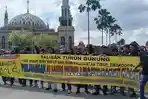 20260421_Ratusan-massa-dan-mahasiswa-berkumpul-di-Islamic-Center-Samarinda.jpg