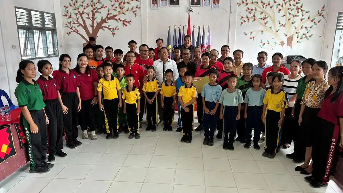 Ketua DPD PDIP Sumut, Rapidin Simbolon Salurkan Rp 247 Juta Beasiswa untuk 313 Pelajar Nias