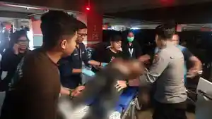 Evakuasi-IWB-yang-meninggal-di-dalam-mobil-di-area-parkir-Bandara-Internasional-I-Gusti-Ngurah-Rai.jpg