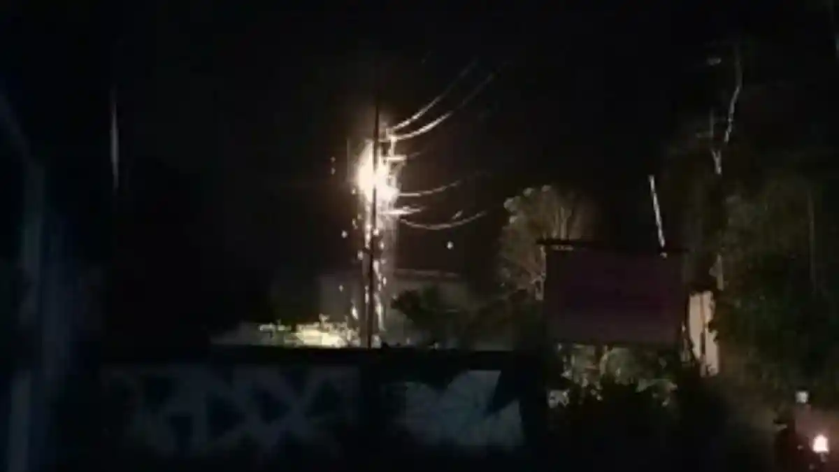 Muncul Percikan Api di Tiang Listrik, PLN Tapaktuan Terpaksa Lakukan Pemadaman Sementara