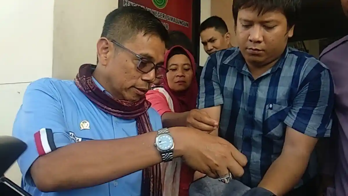 Hinca Panjaitan Hadir di Sidang Kakek Samirin, Tegaskan Bukan Intervensi