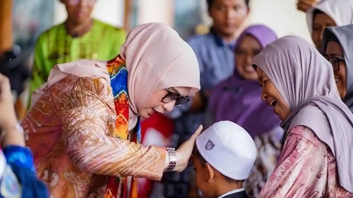 Momen 10 Muharram 1448 Hijriah, Wali Kota Lisa Halaby Santuni Ratusan Anak Yatim-Piatu - Banjarmasinpost.co.id