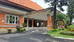 Suasana-di-depan-lobi-Kantor-Bupati-Buleleng.jpg