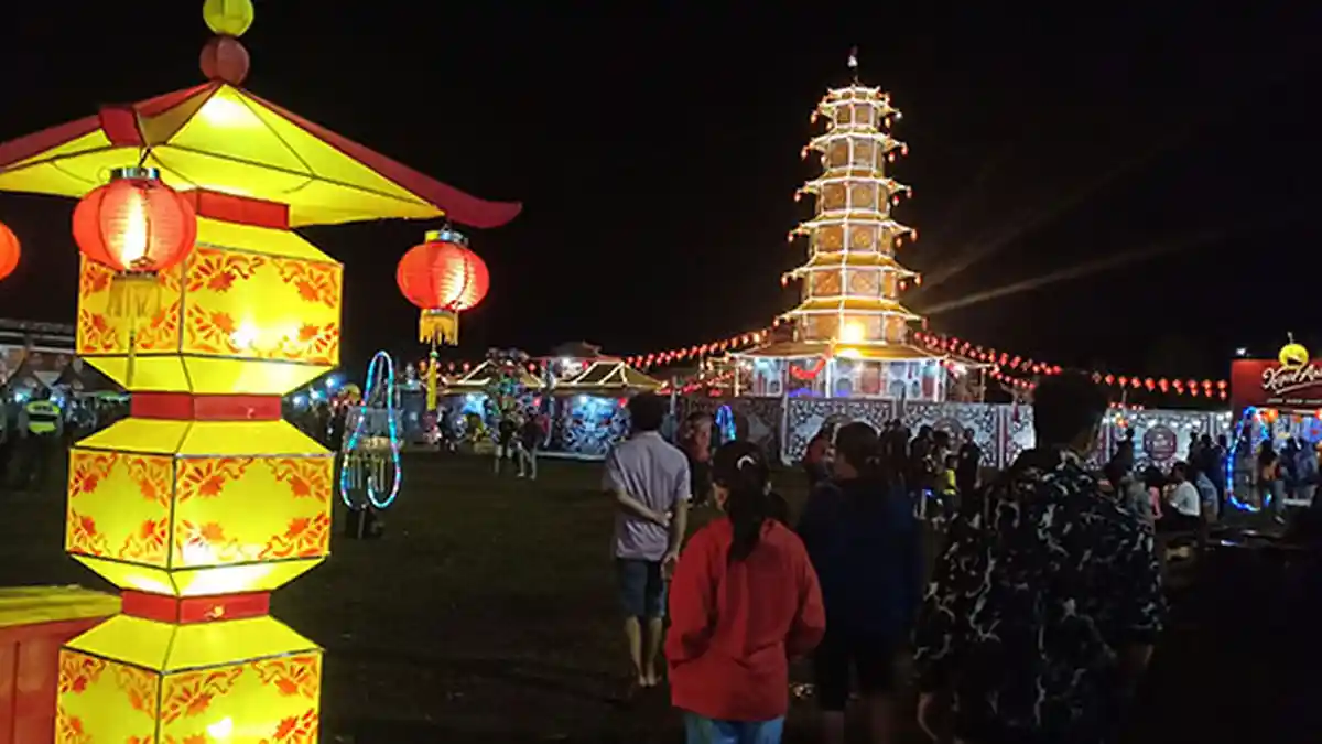 Penutupan Imlek dan Cap Go Meh, Warga Padati Stadion Kridasana