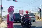 Badut-jalanan-di-Kelurahan-Pantungo-Kabupaten-Gorontalo.jpg