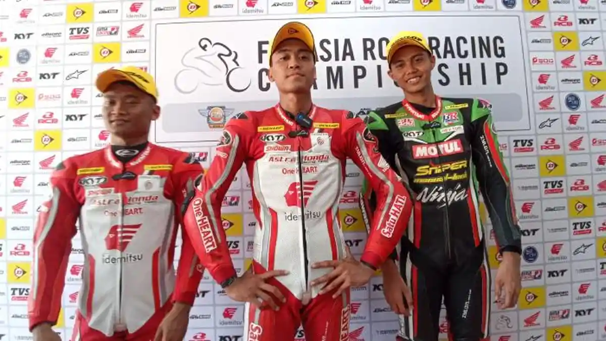 3 Pembalap Indonesia Sapu Bersih Podium Race 2 Kelas AP250 ARRC Mandalika 2023