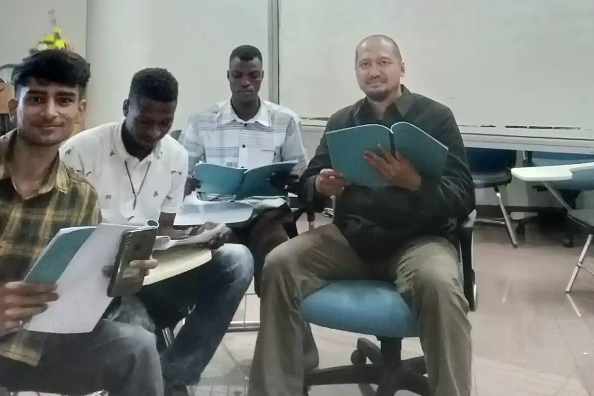 Momen Langka Mahasiswa Asing Belajar Tembang Macapat di Purwokerto