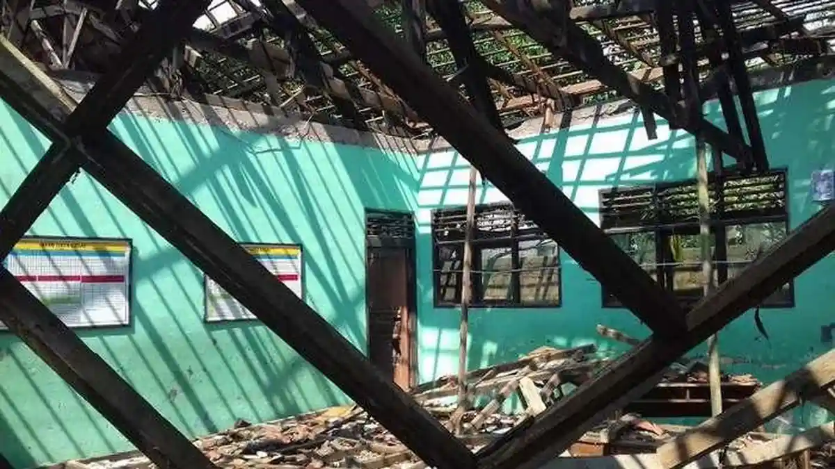 Ambruk, Ruang Kelas Sebuah Sekolah Dasar di Bogor