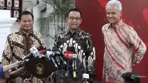 Tiga-capres-pakai-batik-parang.jpg