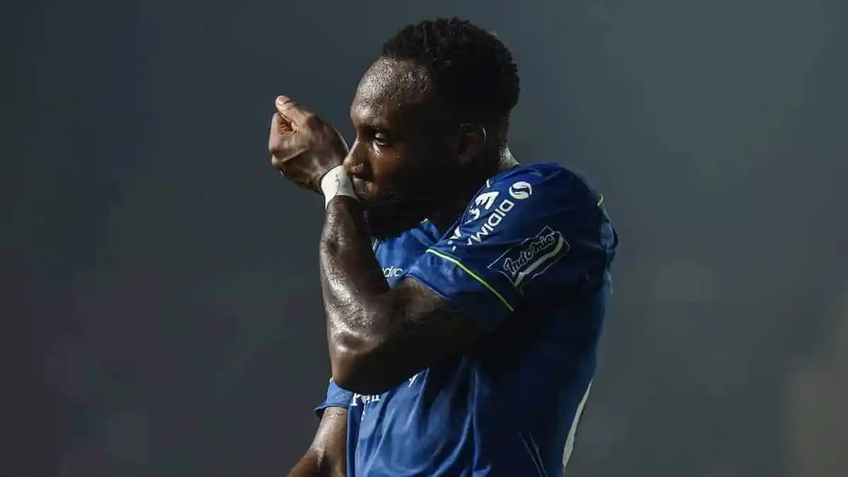 Ezra Wailan, Wander Luiz dan Geoffrey Castillion berlomba Dimainkan Sebagai Starter Persib