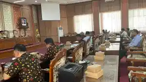 DPRD-Kabupaten-Sukoharjo-menggelar-hearing-untuk-mendengarkan-keluhan-warga.jpg