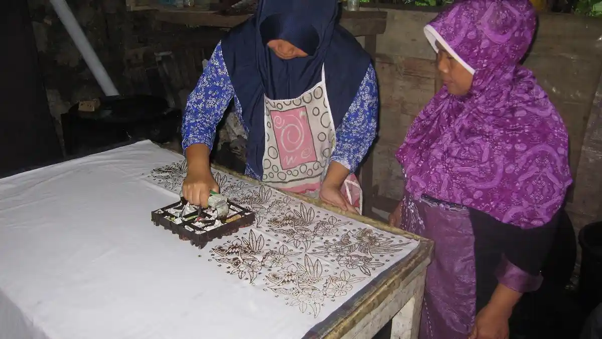 Unnes Dorong Kampung Malon Gunungpati Jadi Sentra Industri Batik