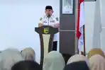BUPATI-Tala-H-Rahmat-Trianto-menyampaikan-apresiasi-atas-sosialisasi-Program-Pascasarjana.jpg