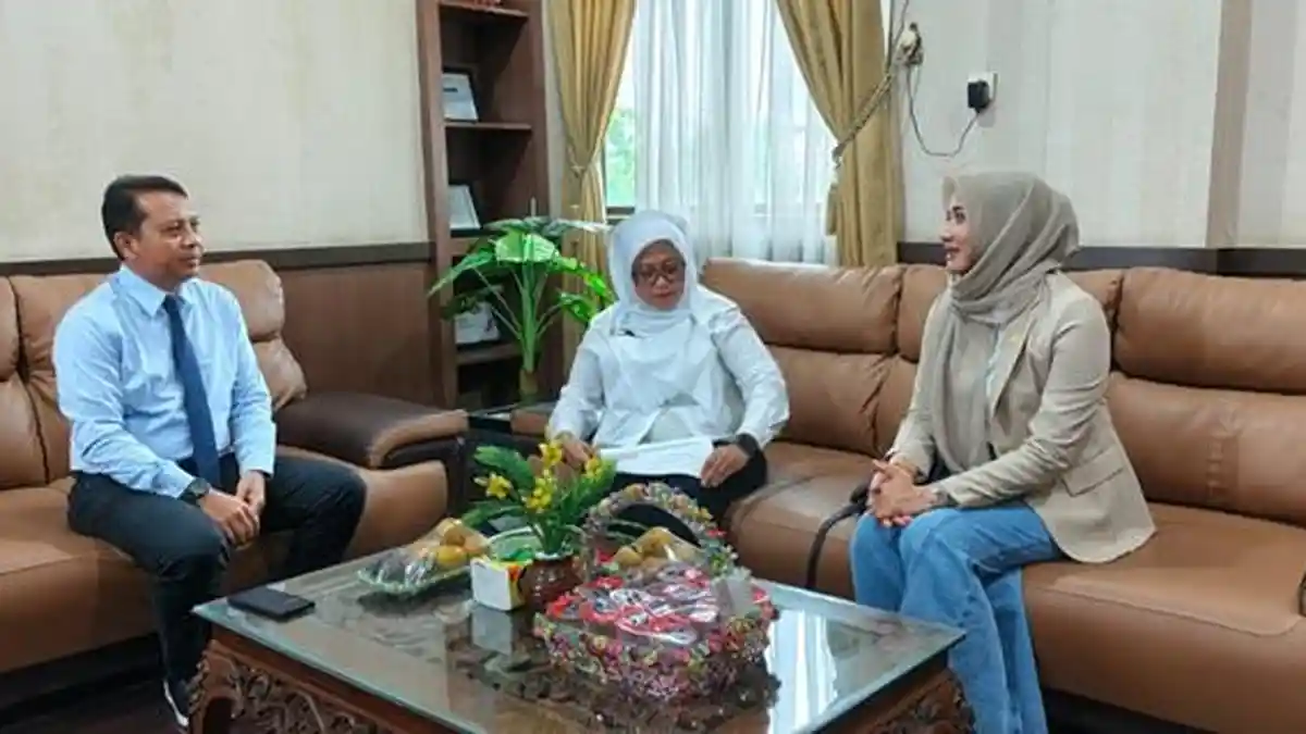 Beras Mahal dan Langka di Aceh, Anggota DPD Darwati A Gani Turun ke Pasar