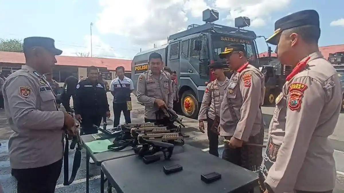 Jelang Pemilu, Kapolres Sikka Cek Kesiapan Kendaraan Dinas dan Senpi