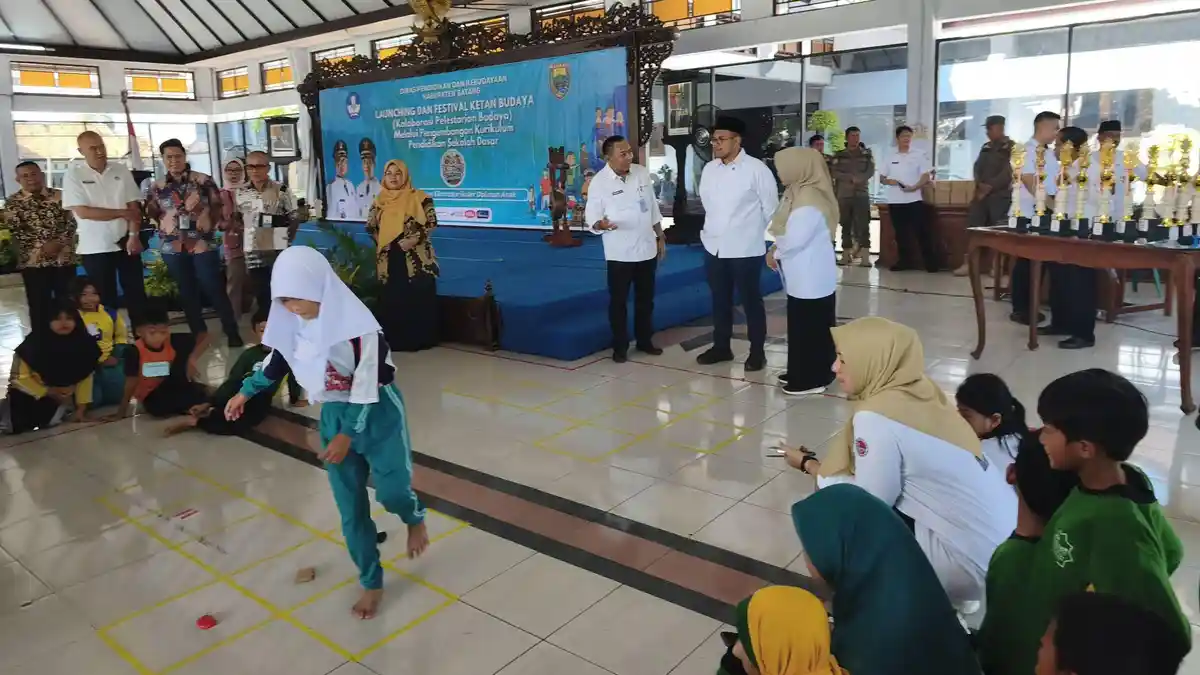 Tekan Ketergantungan Gawai, Bupati Batang Siapkan Dolanan Anak Masuk Ekstrakurikuler SD - Tribunjateng.com