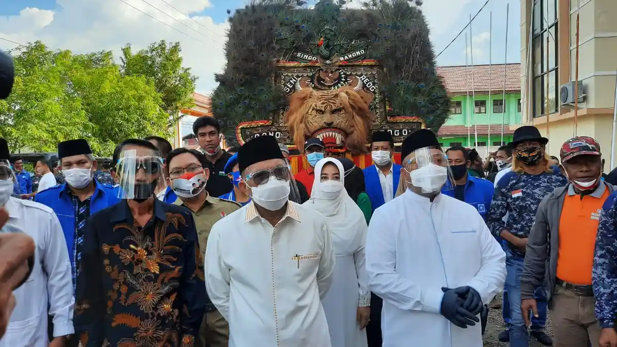 BREAKING NEWS Diantar Reog Ponorogo, Balon Bupati Muharram dan Gamalis Daftar ke KPU Berau