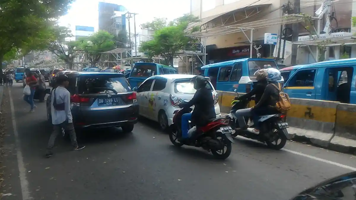 Traffic Update - Perlambatan Arus Lalu Lintas Terjadi di Zero Point