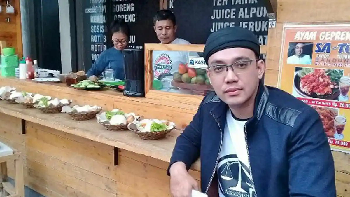 Sandy Tumiwa, Banting Setir Jualan Ayam Geprek