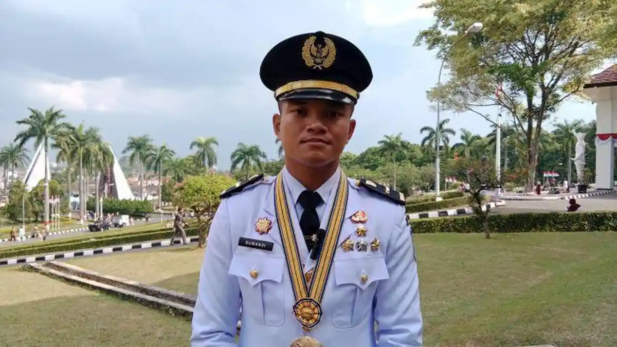 Sosok Suwandi Anak Penjual Bakso Raih Kartika Astha Brata di IPDN, Lulus Tanpa Skripsi