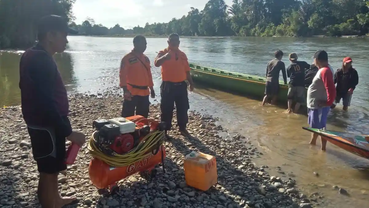 Satu Penumpang Longboat Karam Dinyatakan Hilang, Tim BPBD Kapuas Hulu Lakukan Pencarian
