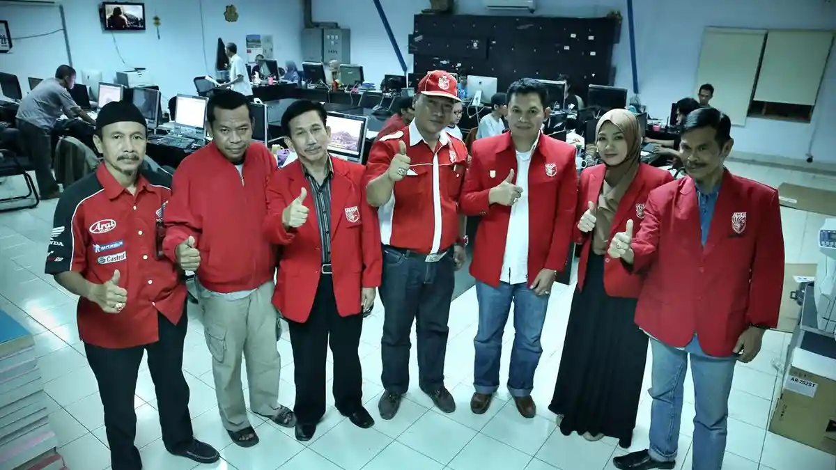 FOTO: Pengurus PKPI Sulsel Berkunjung ke Tribun Timur