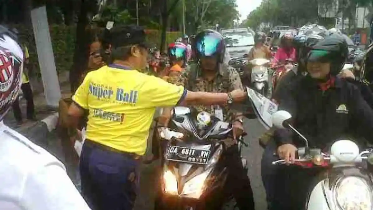 Super Ball Koran Termahal, Satu Eksemplar Rp 100.000