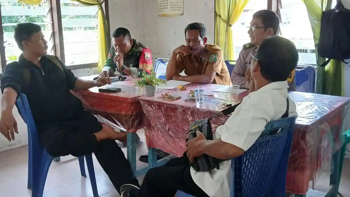 Bhabinkamtibmas Polsek Tanah Jawa Cooling System dan Imbauan Kamtibmas Jelang Pilkada