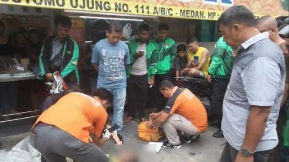Viral Darwin Si Driver Ojol Meninggal Saat Antre Orderan, Tahan Sakit dan Lapar Ketika Bekerja
