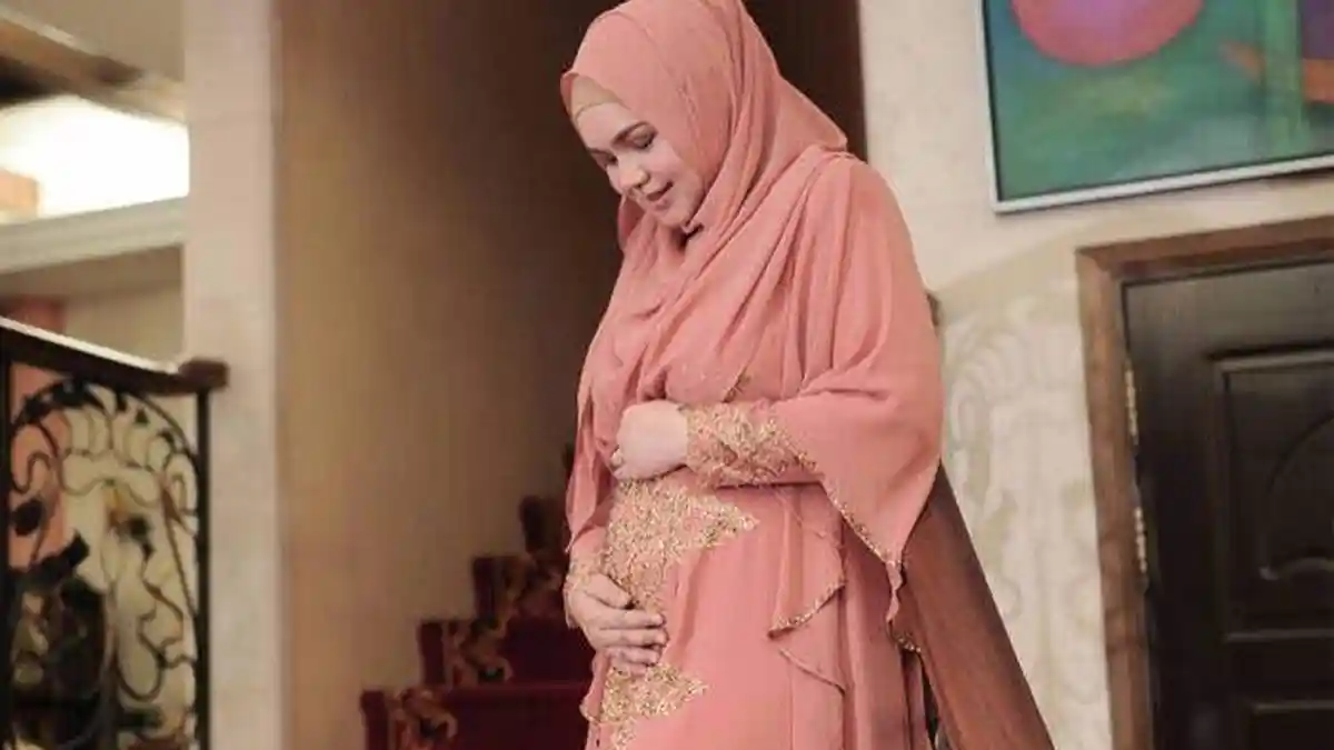 Hamil, Siti Nurhaliza Posting Foto Perut Buncit Bareng Krisdayanti