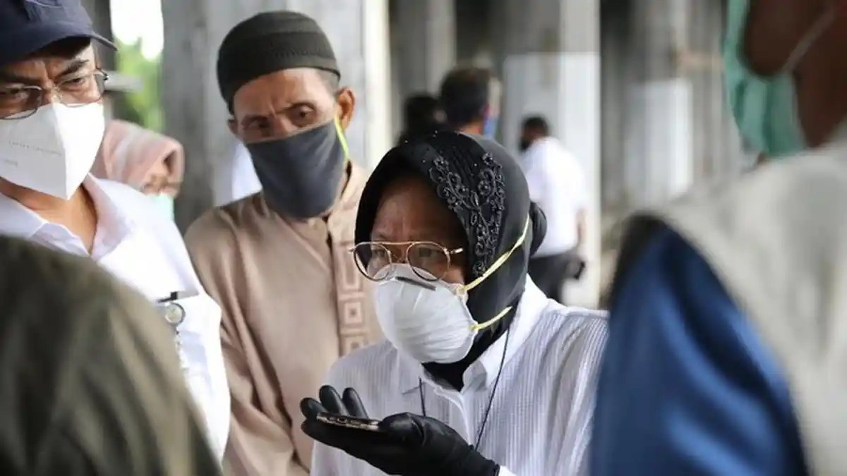 Bu Risma Effect, Blusukan Atasi Kemiskinan Ada yang Nyinyir, Langsung Trending di Twitter