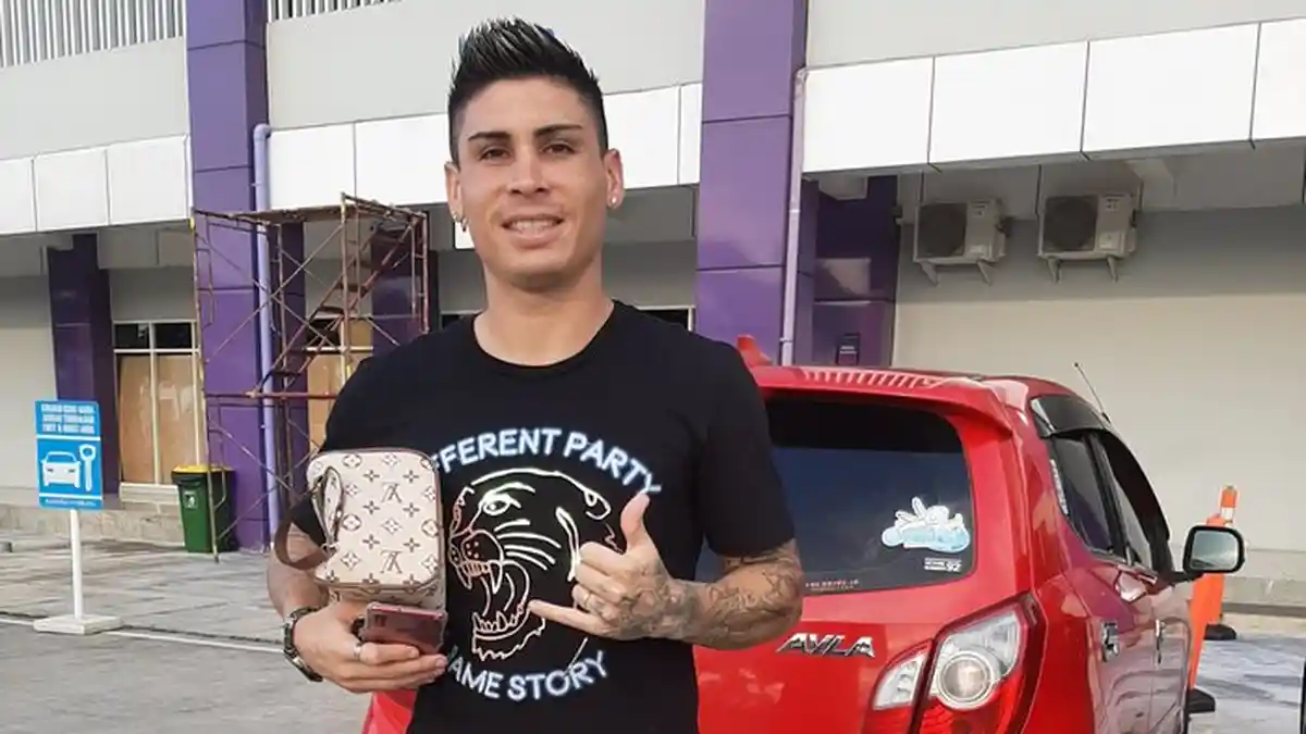 Di Argentina, Mateo Bustos Habiskan Waktu Bersama Anak