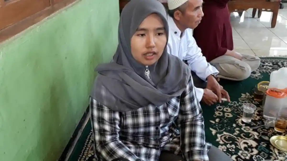 Cerita Tetangga soal Guru yang Dipecat Karena Pilkada, Berharap Ridwan Kamil Segera Temui Robiatul