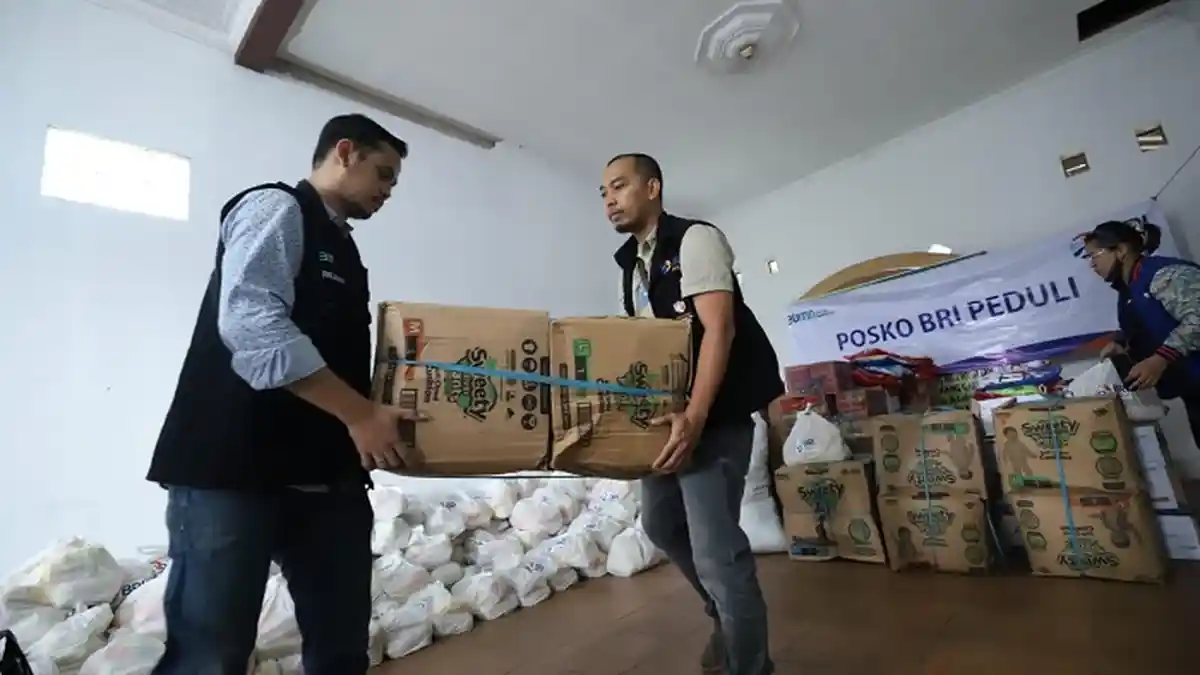 Bantu Korban Gempa Cianjur, BRI Bangun Posko Kesehatan dan Bagikan 2.000 Nasi Bungkus