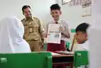 Dari Kotak Susu ke Tiket KA, Cara Guru SD di Patean Kendal Bikin Numerasi Jadi Menyenangkan