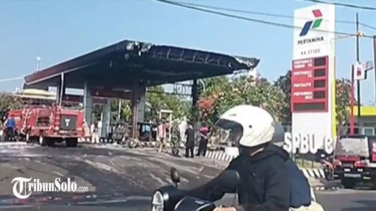 BREAKING NEWS : SPBU Colomadu di Karanganyar Jateng Terbakar