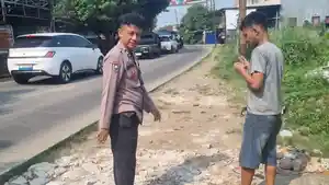 Polisi-mengecek-lokasi-dugaan-pembegalan-di-Jalan-Raya-ATS-Kecamatan-Ran.jpg