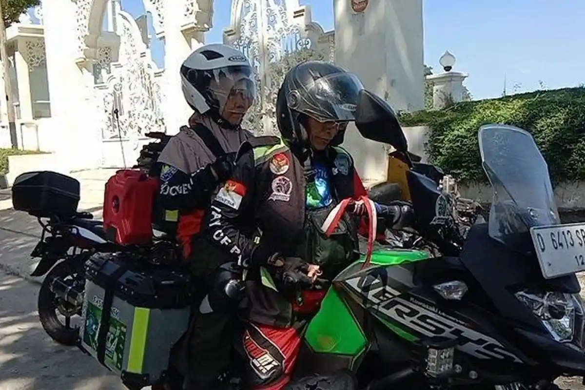Takut Umur & Fisik Tak Mampu Bila Tunggu 2040, Pasutri Asal Bandung Nekat Berangkat Haji Naik Motor