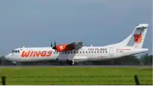 pesawat-tertunda.jpg