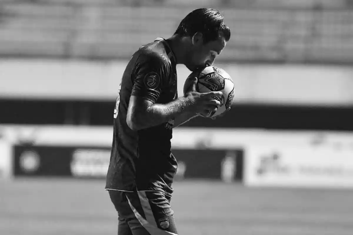 Gelandang Persib Bandung Beri Pesan Menyentuh Tragedi Arema FC Vs Persebaya, Kasihan Keluarga Korban