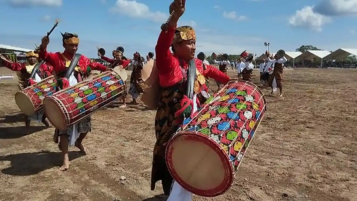 Tarian Sasambo dan Gendang Beleq Iringi Balapan MXGP Lombok 2023